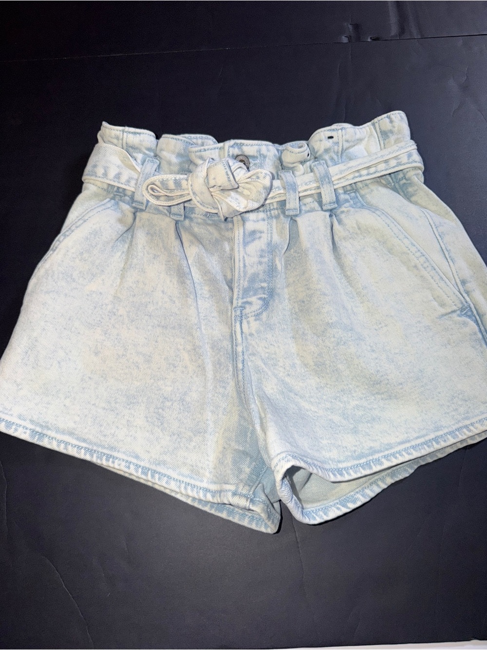 Hollister Ultra High Rise Light Wash Denim Shorts with Belt Size 26